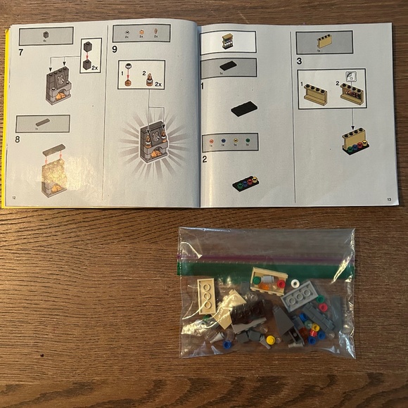 Lego Harry Potter Hogwarts Magical Trunk #76399 - Picture 6 of 12